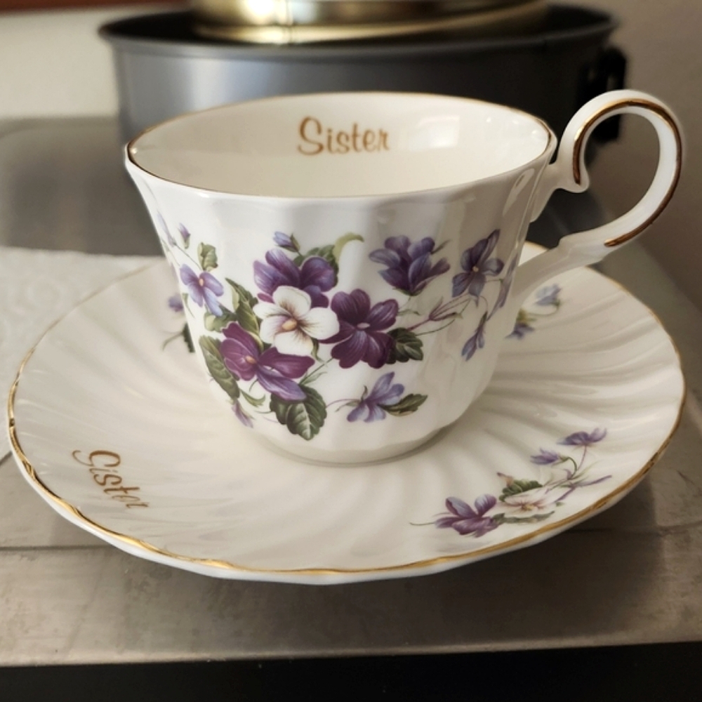👉*VTG* ROYAL TUSCAN "SISTER" TEACUP & SAUCER SET W/ WILD VIOLETS